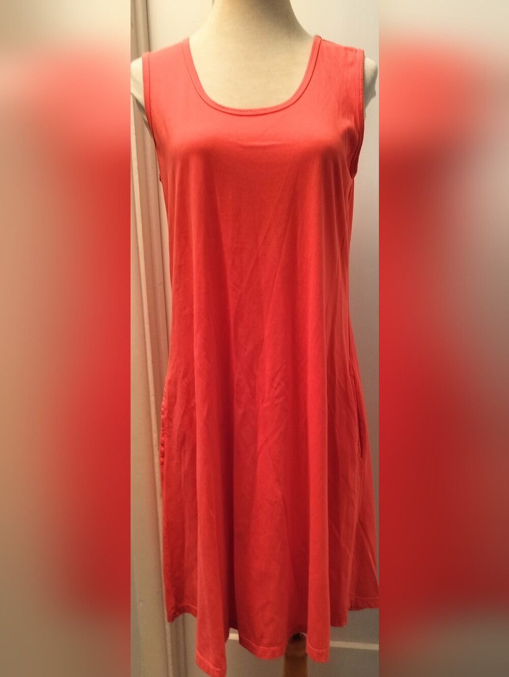 Women’s Coral Sleeveless Scoop Neck Dress Size M